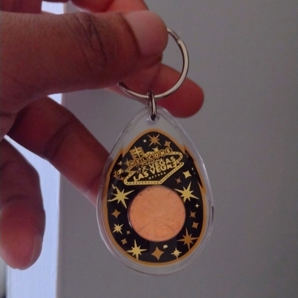 Las Vegas penny souvenir LIKE NEW IN CAPSULE - Picture 1 of 2